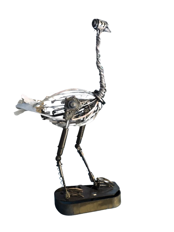 Autruche sur amortisseurs 2 Réalisé avec pièces auto - amortisseurs, pompes à eau, chaine de distibution, cou en bandes inox torsadé. Socle chutes acier. h 170 cm L 100 cm l 40 cm-