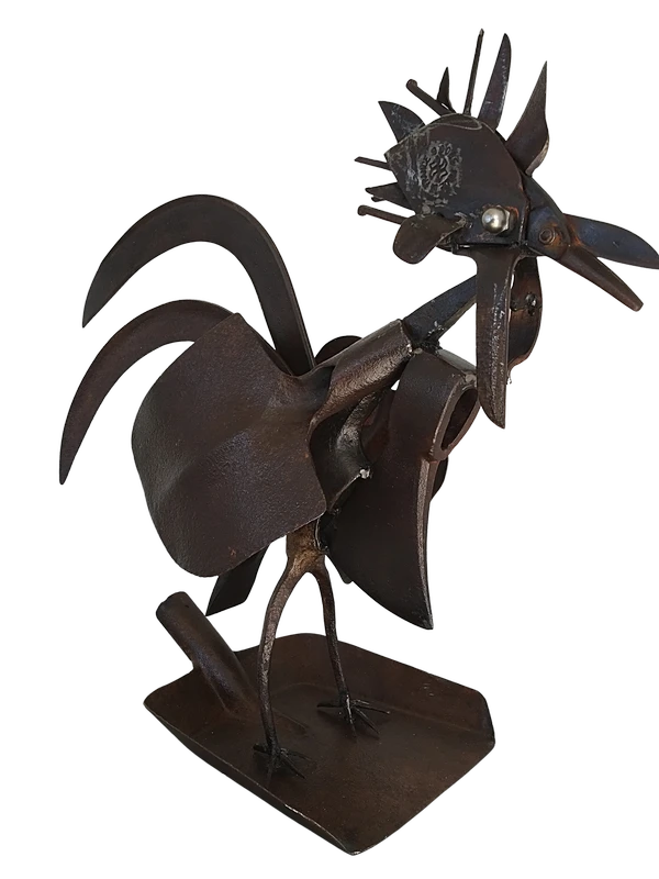 L'ancêtre 1 coq - L'ancêtre 1 - réalisé avec de vieux outils. Pelles, faucilles, hache, fers à boeuf, cisailles. Le tout poncé verni.