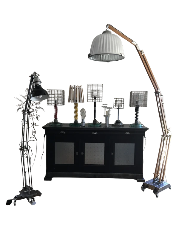 Ensemble lampes et luminaires Vue d'ensemble de lampes et lampadaires - Grand lampadaire socle tubes acier, pied baleines parasol bois, abat jour lampe industrielle, 3 niveau d'éclairage - Détails sur demande
