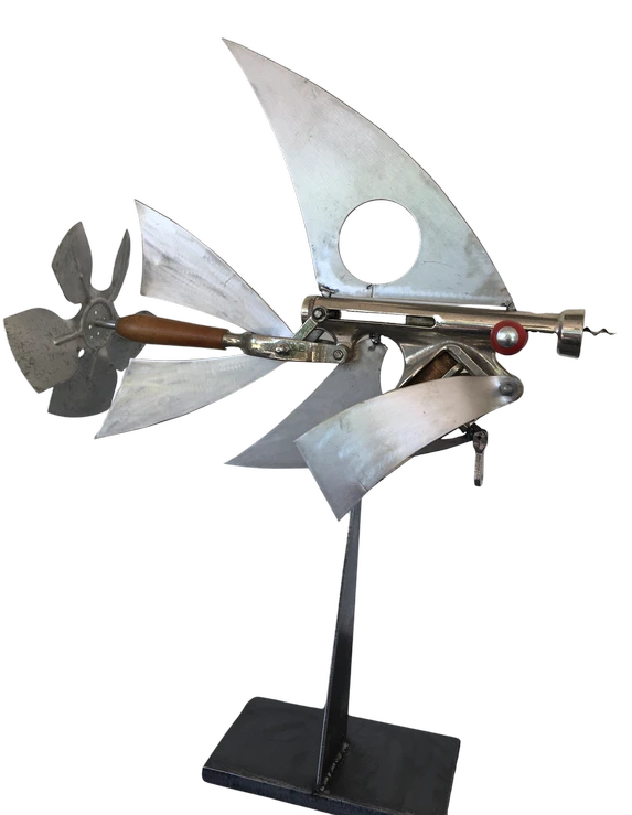 Poisson tire bouchon - Réalisé avec tire bouchon de bar, hélice de ventilateur chutes tôles inox, socle acier; h 75 cm L 80 cm